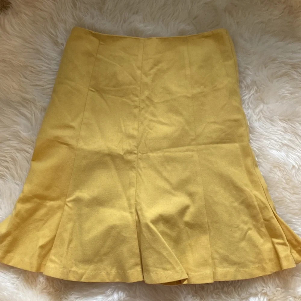 Yellow Fit and flare wool skirt. Searle - Picture 2 of 4